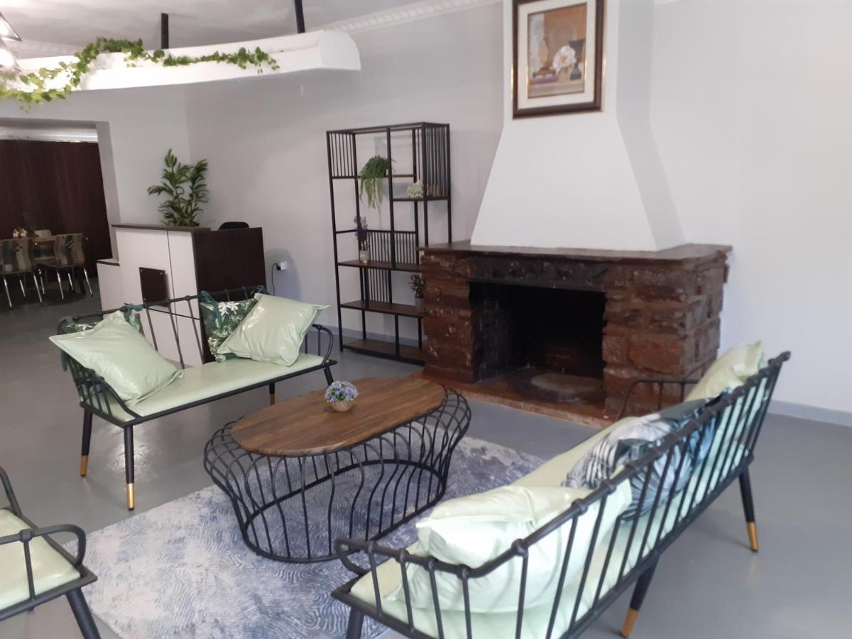 Driftwood Boutique Bed And Breakfast Lobatse 외부 사진