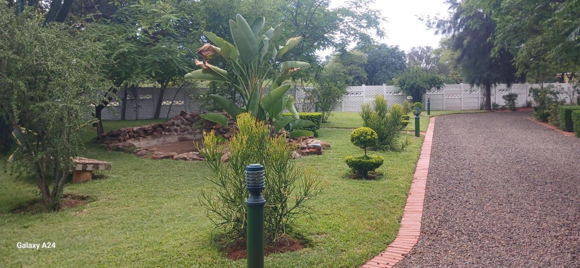 Driftwood Boutique Bed And Breakfast Lobatse 외부 사진